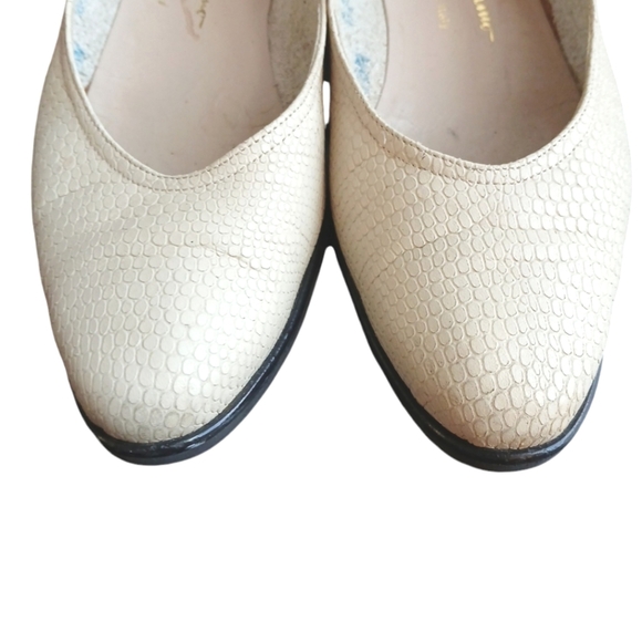 Ferragamo Snake Embossed Cream Leather Flats Size 8.5 - Picture 3 of 10